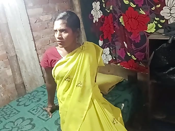 Desi Aunty goes hardcore in a hot beutiful inclusive fuck-a-thon