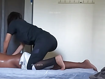 Observe Cutiepie get her Tamil innocence fumbled & caressed down in a spa experience