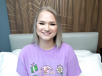 Brand new Teenie pawg sucks a fat cock