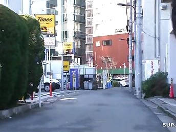 Adorable Japanese COUGAR's Yamagishi is too mild & well-prepped for gonzo act