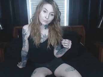Tattoed cute nubile solo striptease flashes