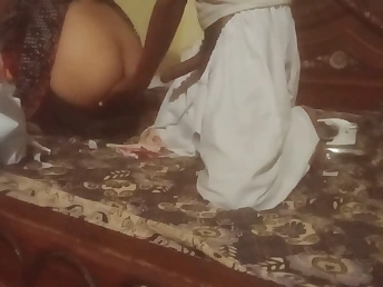 Desi gets naughty while husband's away - full homemade vid