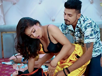 Hot Desi Kamwali Bai gets roughed up by her palace's possessor in hardcore Indian audio