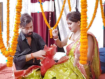 Desi Aunty cheats on her soft-pedal with her youthfull boy pal around with in deport oneself of her spoused-up spouse ( Hindi Audio)