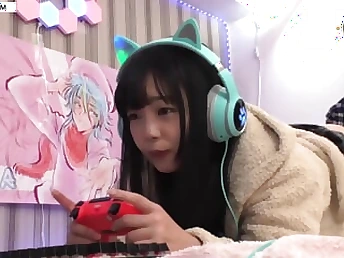 Gamer Sister-in-law Is So Engulfed In The Game That She Disregards Me While Stroking