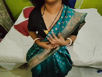 Desi Aunty saves her suppliant from loss-leader with her tight body and tight pussy