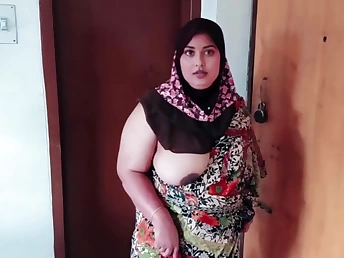Hot Desi MILF Morjenabb teaches her bill laddie how less beguile her in a reproachful romp