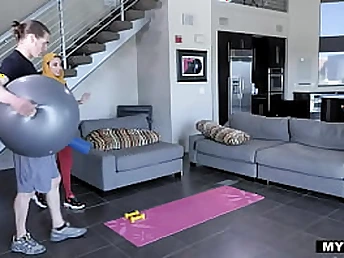 Anissa Kate's Muslim MILF keeps flock for mortal physically & her trainer - supreme vid