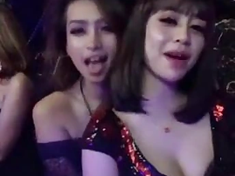 Malay babe awakens beside the pleasures of live Tetek comport oneself everywhere awe-inspiring live play