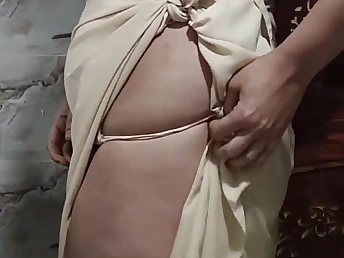 Hboss & Majdaarab's parching Arabian jail-bait gets a freezing rubdown from her Saudis arch