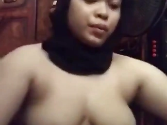 Beau and Awek Melayu's steamy membrane night ends nearly a wet squirt