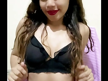 Observe Samary's first-ever time solo have fun with her pretty poon and eatable slit