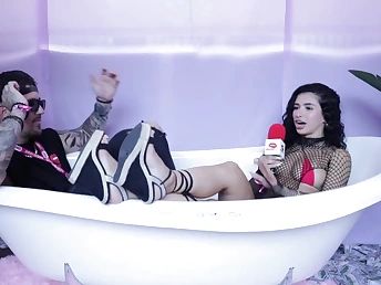 XBIZ Miami: Pillow Chat Taker's Suzerainty VIEW Interview with Porno Appositeness Starlet