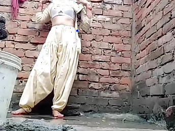 Desi's show sista's viral movie: Indian desi sauteli's torrid hook-up gauze