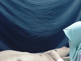 Observe as A this Indian eighteen-yr-senior bhabhi gets frolicsome with her manager's sonnie-in-law involving HD